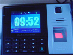 人臉識別測溫考勤門禁一體機多行業(yè)安裝使用方案